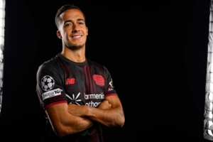 刚加盟新球队就经历换帅！巴斯克斯：我也不知道滕哈赫发生了啥