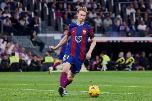 官方：德容右腿闭孔外肌轻微受伤，其恢复情况将决定球员能否出战