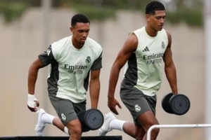 可算等到你了！贝林厄姆恢复训练，与阿诺德同框