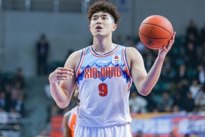 吴冠希：手术很成功 目前还在恢复阶段 新疆在做新老交替的工作