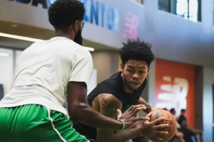 绿军官方晒训练照：普理查德&新援安芬尼-西蒙斯在列