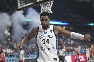 差距较大！希腊全队半场罚球20中13 芬兰全队罚球仅6中4