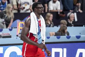 效率很高！博纳5投5中&3罚2中得到12分1板2帽