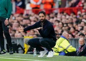 内维尔：阿莫林的后卫总是换来换去这不行 曼联必须尽快开始赢球