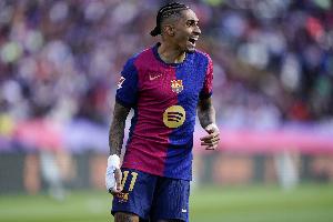 马卡：拉菲尼亚因训练迟到被罚替补，登场后完成双响表现出色