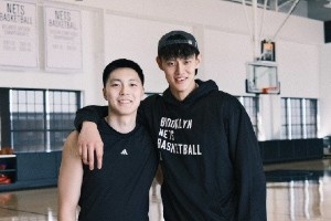 老铁胡明轩出镜！曾凡博社媒晒多张近照：褪色🖤 ​​​