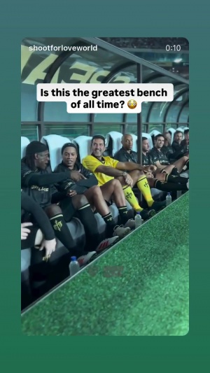 小罗、德罗巴等超豪华传奇！鲁尼转发视频：历史最伟大的替补席？