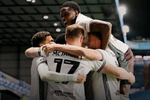 杀入16强！英乙格林斯比连斩英超曼联+英冠谢周三，进联赛杯16强