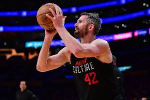 美记：预计凯文-乐福将参加爵士训练营 双方暂未推进买断谈判