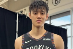 帅气！篮网官方晒视频：曾凡博上身球队城市版球衣