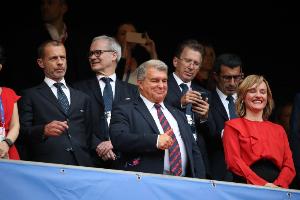 世体：拉波尔塔和纳赛尔关系回暖，受邀出席欧洲俱乐部协会大会