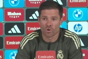 阿隆索：巴尔韦德已准备出战明日比赛；从未有球员拒绝踢某个位置