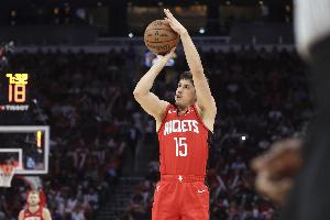 杜兰特：谢泼德在训练营很有侵略性 他越这样我们球队越出色