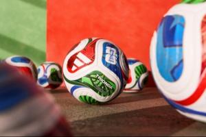 26世界杯用球TRIONDA “三重浪”发布，采用全新四拼片结构