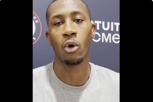 邓恩：已熟悉范甘迪的防守体系 接下来要做的就是沟通执行到位