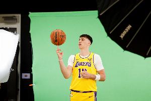 凑合！拉拉维亚6投3中得到7分5板1助