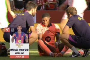 拉什福德比赛结束后痛苦坐地与队医交流，疑似出现受伤情况