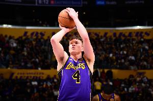 拉胯！克内克特季前赛至今场均9.4分 三分合计31中7&命中率22.6％