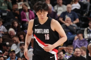 美记谈杨瀚森因表现不佳落泪：我现在更看好他了