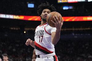 拓记：夏普和卡马拉的提前续约合同均没有球队和球员选项