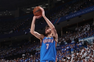 全靠我撑住！霍姆格伦半场9中7&罚球4中4拿到18分 另有4篮板