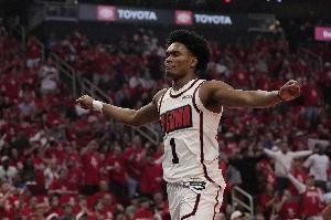 阿门抽筋后防守端尺寸一下降下来 火箭1号位紧缺问题最后时刻显现