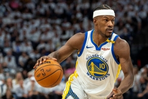 不断杀伤！巴特勒今天命中16个罚球 创勇士队史揭幕战新纪录