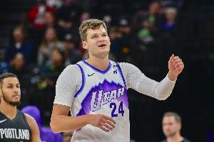 内外兼修要无敌！凯斯勒半场6中6&三分2中2砍下15分6板3助2帽