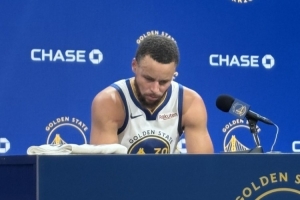 库里谈两连胜：我们还没有太多的磨合机会 这样的开局真的很棒