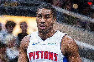 记者：艾维&杜伦与活塞关系好 球队想让两人明夏成受限制自由球员