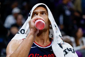 高炮台！大洛佩斯三分4中2贡献6分6板2帽 正负值+11