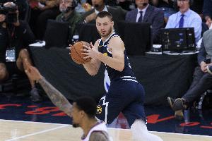 穿心利刃！布劳恩10中6&罚球8中8贡献20分 正负值+23