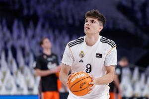 冈萨雷斯首发出场！19岁263天 他是绿军队史第二年轻首发！