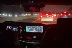 赶场看比赛！詹姆斯晒自己乘车出门动态 遇到路况拥堵