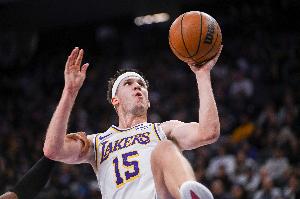 雷迪克：看过里夫斯敢于发声很多次了 他在团队协作中表现出色