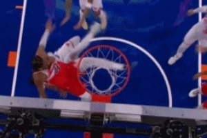 冲人去的！麦克布莱德身后拦下萨尔&一级恶犯